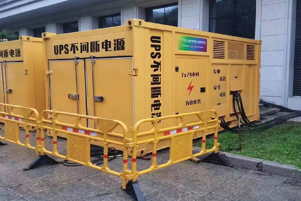 金银川路街道发电机租赁施工现场